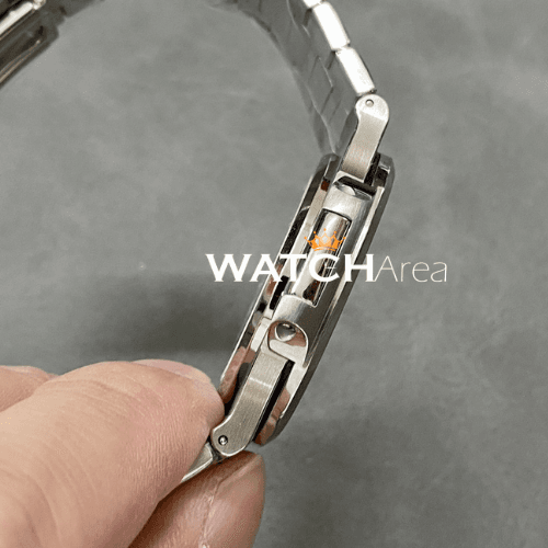 Patek Philippe - Nautilus - Green Dial 3