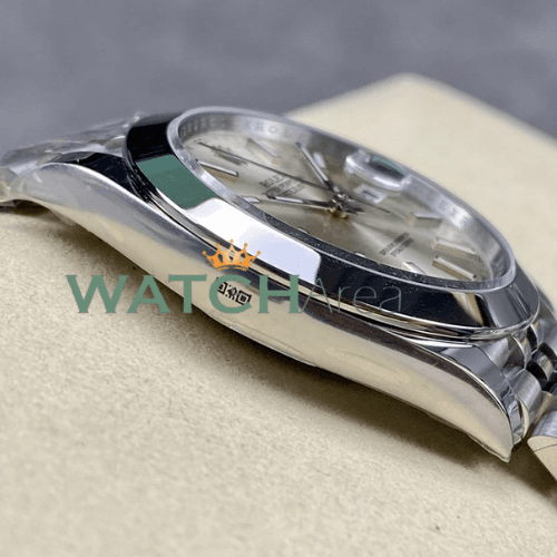 Rolex - Datejust 41 - Silver Dial - Smooth Bezel - Jubilee Strap 4