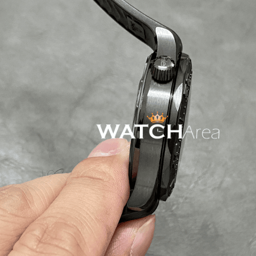 Omega - Seamaster - Black Dial - Black Rubber Strap 3