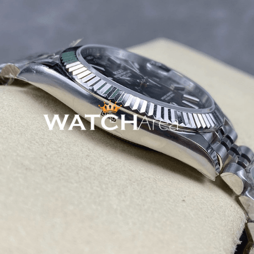 Rolex - Datejust 41 - Black Dial - Fluted Bezel - Jubilee Strap 4