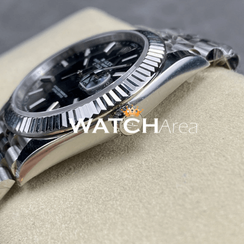 Rolex - Datejust 41 - Black Dial - Fluted Bezel - Jubilee Strap 3