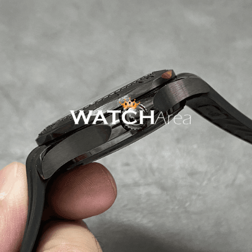 Omega - Seamaster - Black Dial - Black Rubber Strap 4