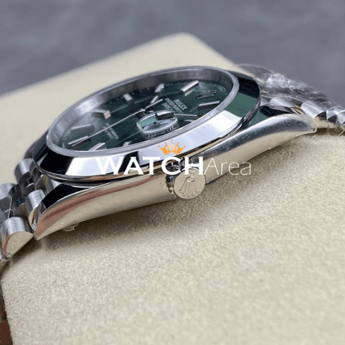 Rolex - Datejust 41 - Green Dial - Smooth Bezel - Jubilee Strap 3