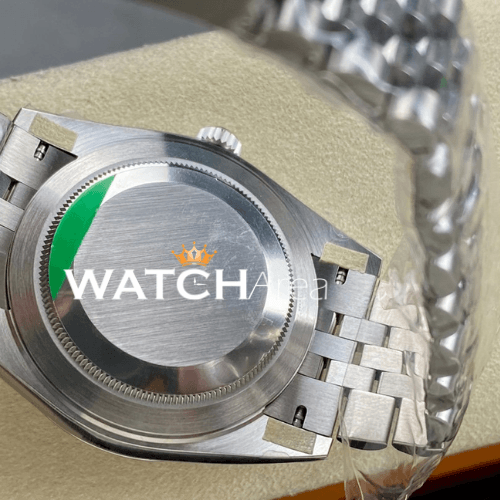 Rolex - Datejust 41 - Black Dial - Smooth Bezel - Jubilee Strap 6