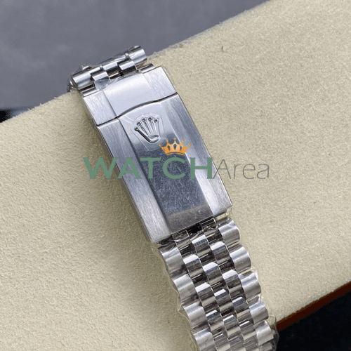 Rolex - Datejust 41 - White Dial - Fluted Bezel - Jubilee Strap 5