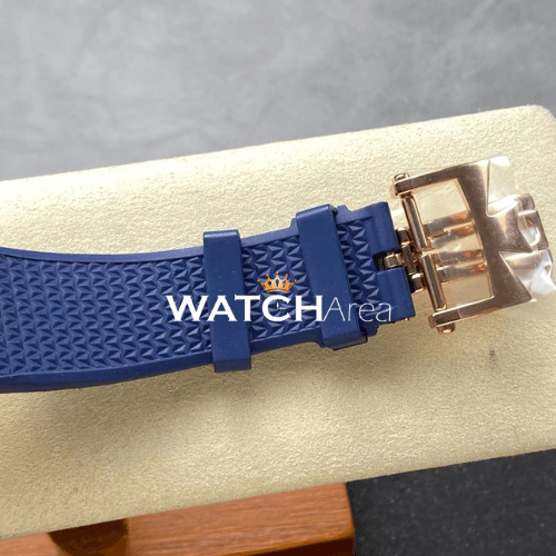 Vacheron Constantin - Overseas/Moon Phase - Blue Dial - RG Bezel - Blue Rubber Strap 6