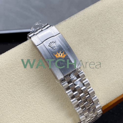 Rolex - Datejust 41 - White Dial - Smooth Bezel - Jubilee Strap 5