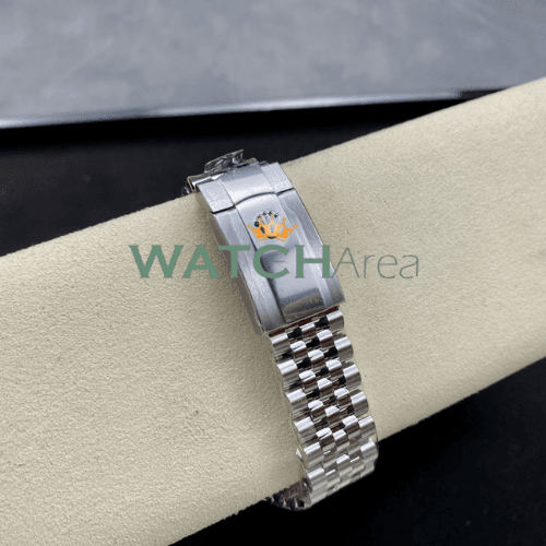 Rolex - Datejust 41 - SIlver Dial - Fluted Bezel - Jubilee Strap 5