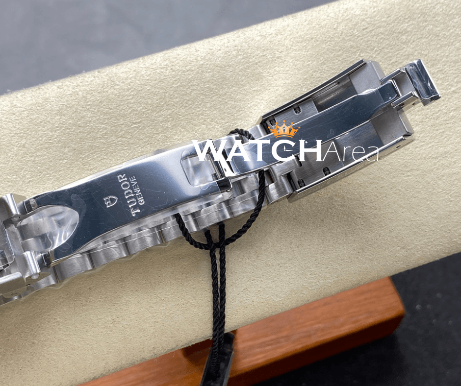 Tudor Black Bay - Black Dial - SS Strap 7